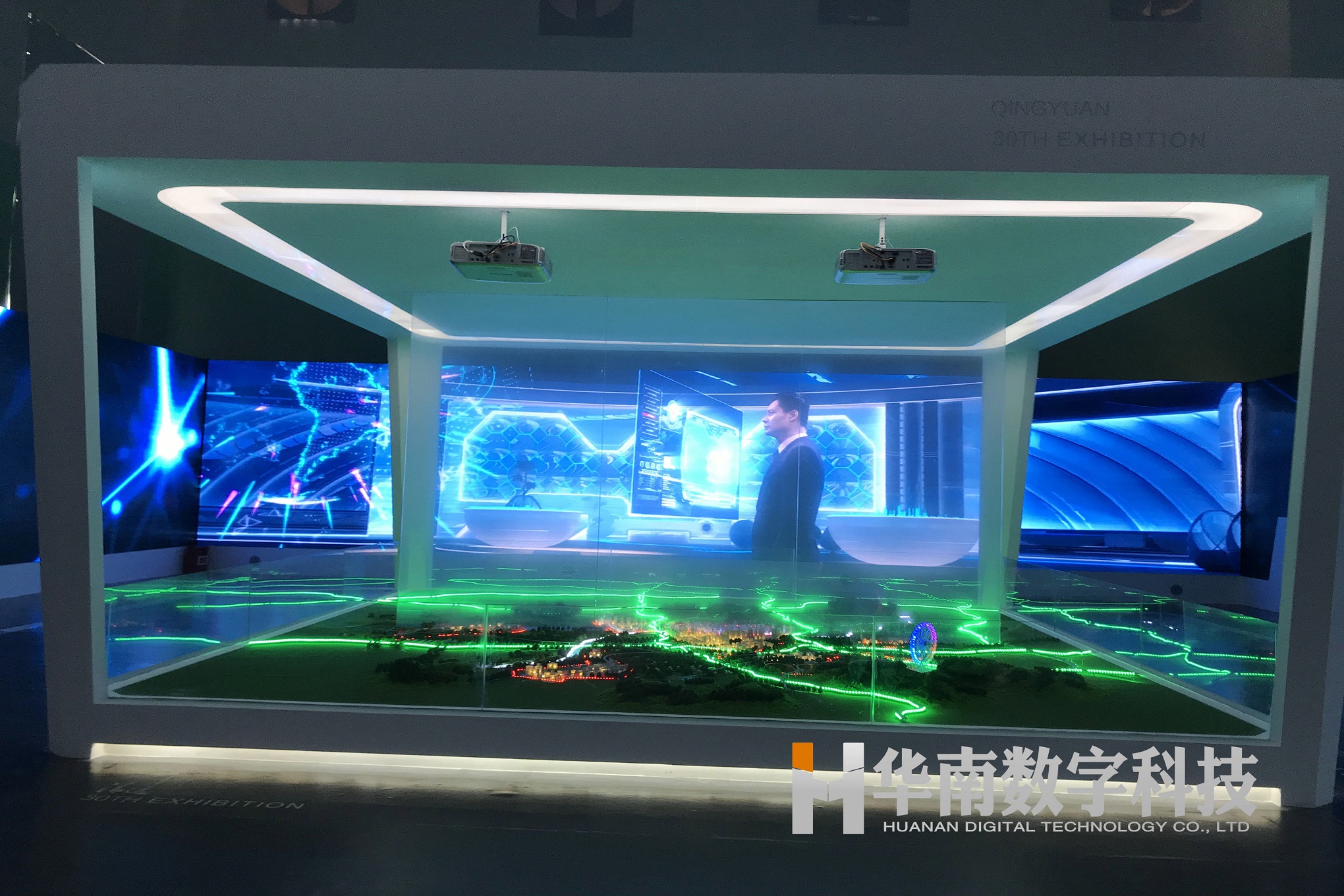 清遠(yuǎn)30周年慶展覽