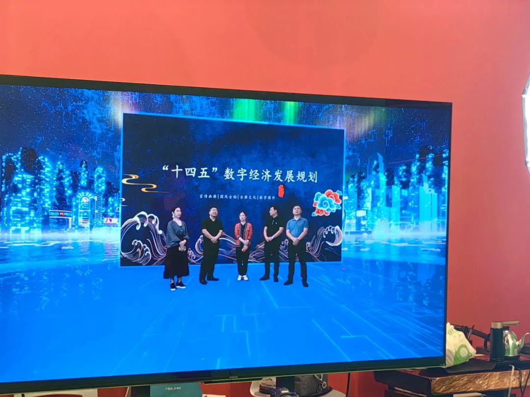 湖南省演藝集團(tuán)黨委書(shū)記、董事長(zhǎng)賀礫輝一行來(lái)訪