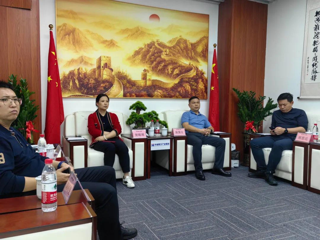 湖南省演藝集團(tuán)黨委書(shū)記、董事長(zhǎng)賀礫輝一行來(lái)訪